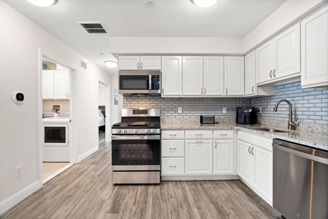 26 Randolph Dr 26, Tewksbury, MA 01876