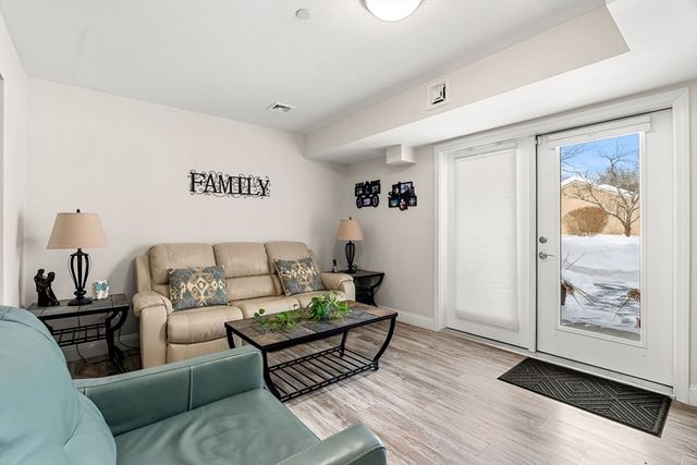 26 Randolph Dr 26, Tewksbury, MA 01876