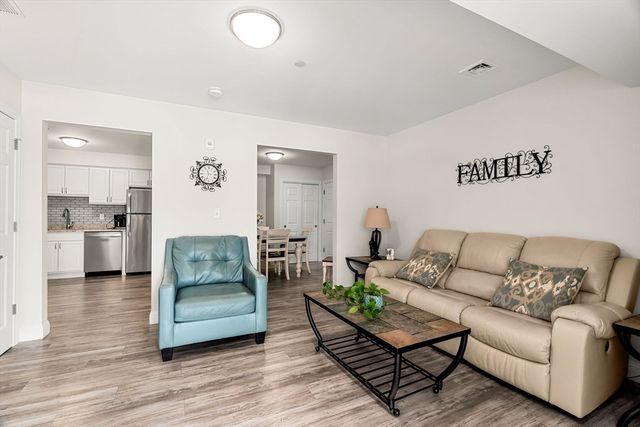 26 Randolph Dr 26, Tewksbury, MA 01876