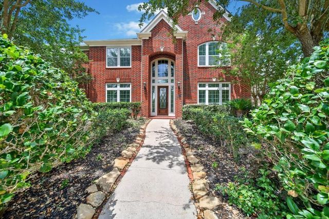 6811 Colonade Trail, Sugar Land, TX 77479