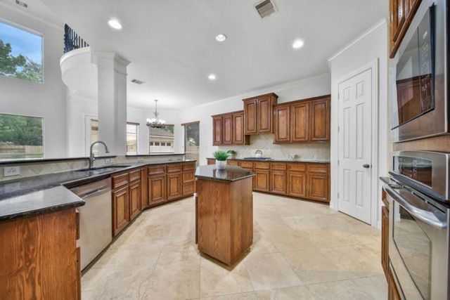 6811 Colonade Trail, Sugar Land, TX 77479