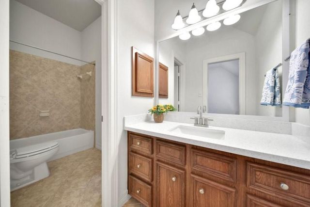 6811 Colonade Trail, Sugar Land, TX 77479