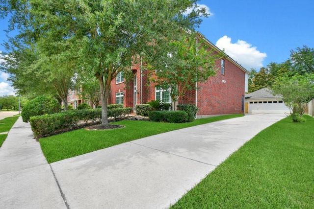 6811 Colonade Trail, Sugar Land, TX 77479