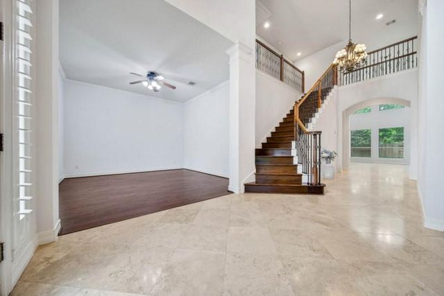 6811 Colonade Trail, Sugar Land, TX 77479