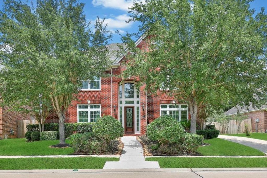 6811 Colonade Trail, Sugar Land, TX 77479