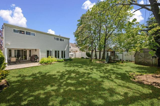 34 Blackbird Lane, Levittown, NY 11756