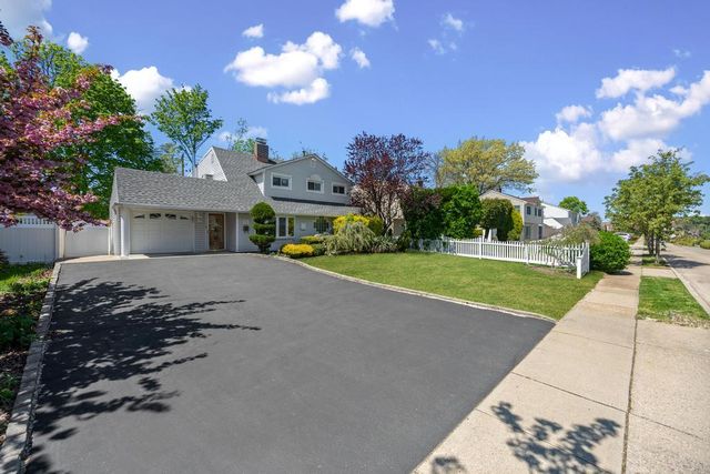 34 Blackbird Lane, Levittown, NY 11756