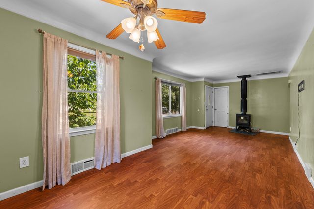 33967 Wadsworth Street, Livonia, MI 48150