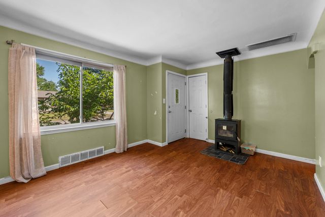 33967 Wadsworth Street, Livonia, MI 48150