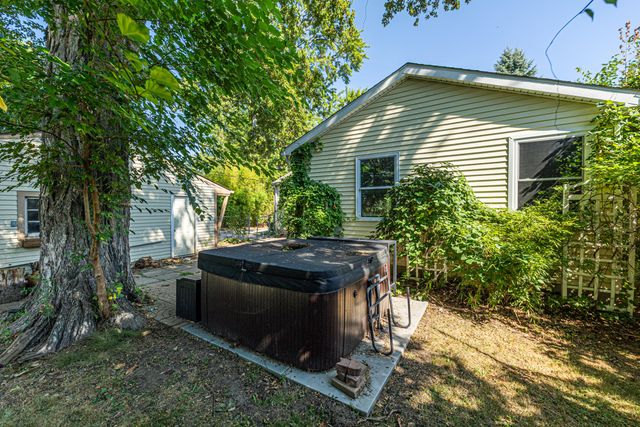 33967 Wadsworth Street, Livonia, MI 48150