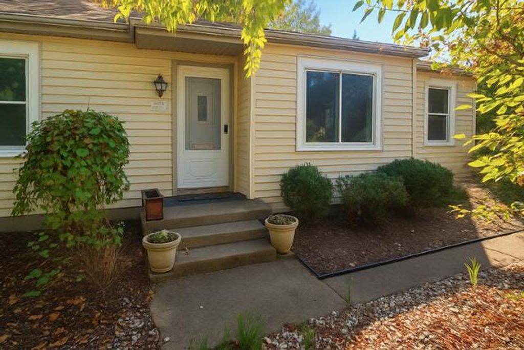 33967 Wadsworth Street, Livonia, MI 48150