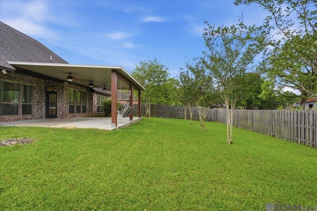 24929 Plantation Lake Ave, Denham Springs, LA 70726