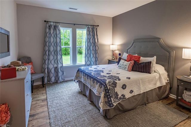 6033 Sam Callis CIR, Suffolk, VA 23435