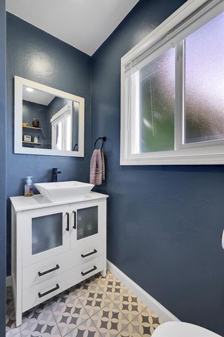 1608 Los Molinos Way, Sacramento, CA 95864