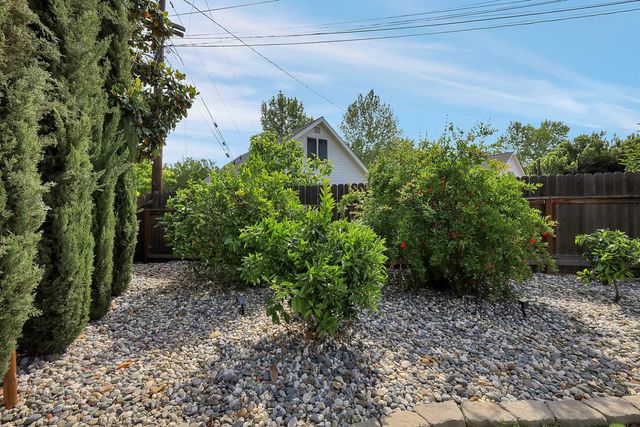 1608 Los Molinos Way, Sacramento, CA 95864