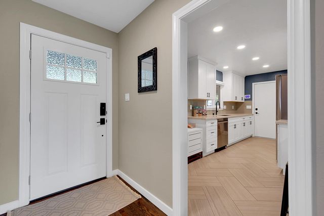 1608 Los Molinos Way, Sacramento, CA 95864