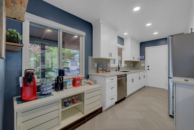 1608 Los Molinos Way, Sacramento, CA 95864