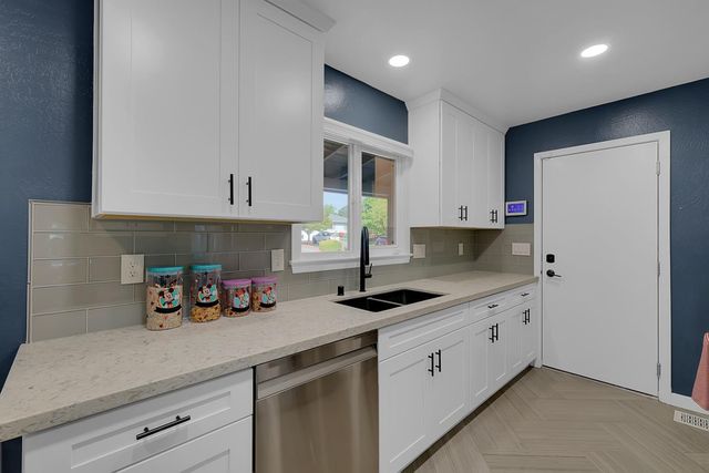 1608 Los Molinos Way, Sacramento, CA 95864