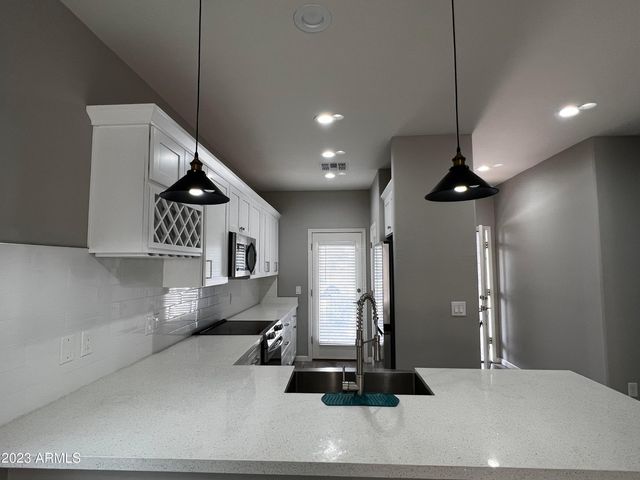 8017 S 6TH Drive, Phoenix, AZ 85041
