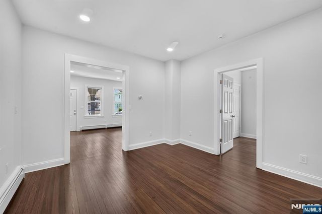 289 Hathaway Street, Wallington, NJ 07057