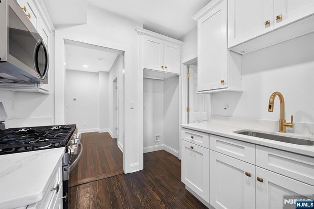 289 Hathaway Street, Wallington, NJ 07057