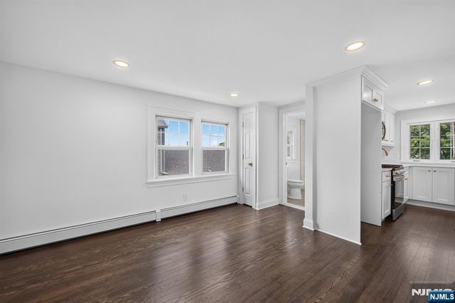 289 Hathaway Street, Wallington, NJ 07057
