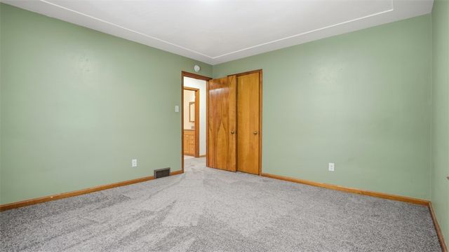 270 Kentucky Drive, Lower Burrell, PA 15068