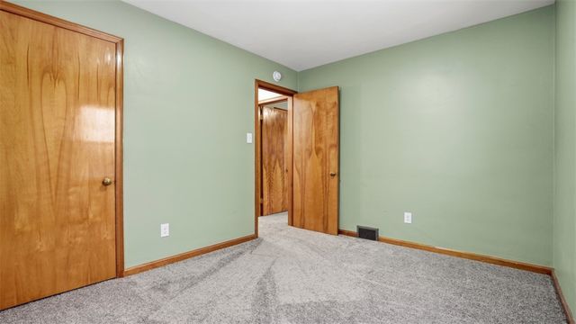 270 Kentucky Drive, Lower Burrell, PA 15068