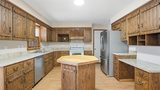 270 Kentucky Drive, Lower Burrell, PA 15068