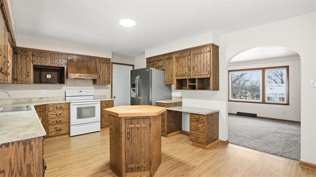 270 Kentucky Drive, Lower Burrell, PA 15068