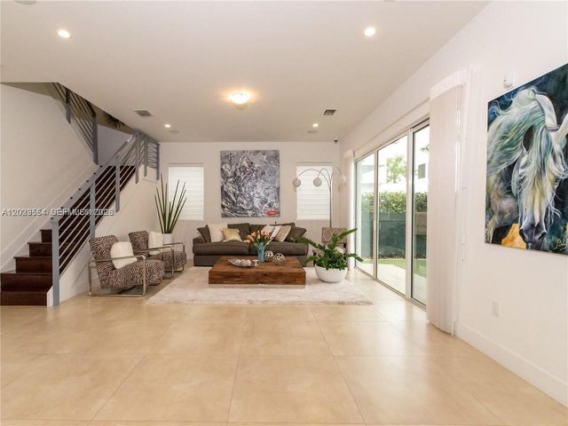 7480 NW 99th Ave, Doral, FL 33178