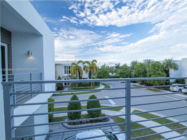 7480 NW 99th Ave, Doral, FL 33178