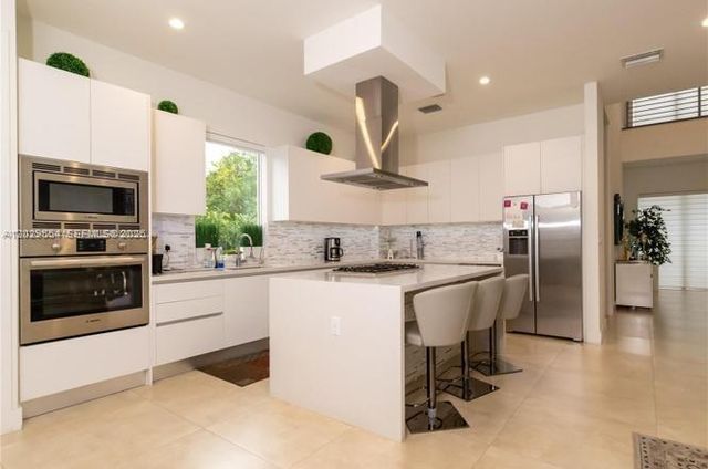 7480 NW 99th Ave, Doral, FL 33178
