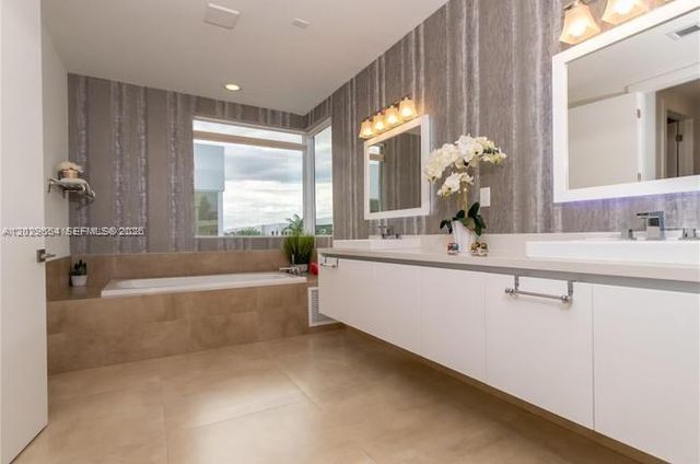 7480 NW 99th Ave, Doral, FL 33178