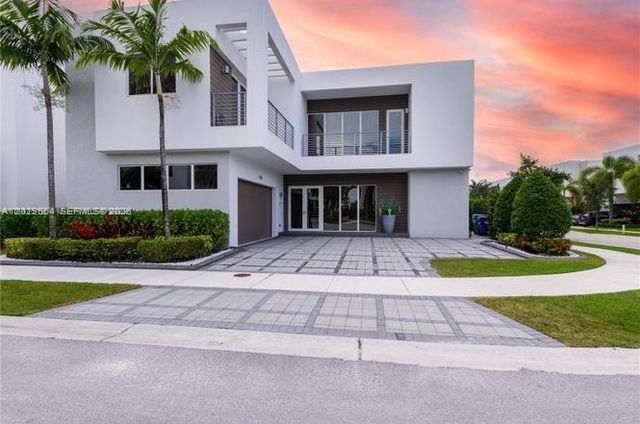 7480 NW 99th Ave, Doral, FL 33178