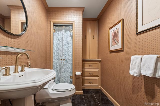 3937 Englewood Court, West Bloomfield Charter Township, MI 48323