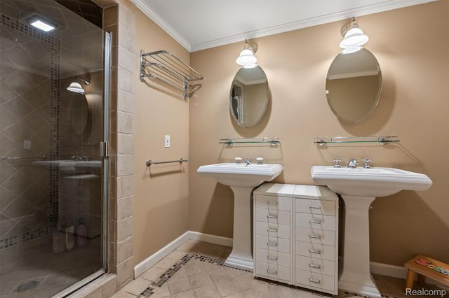 3937 Englewood Court, West Bloomfield Charter Township, MI 48323