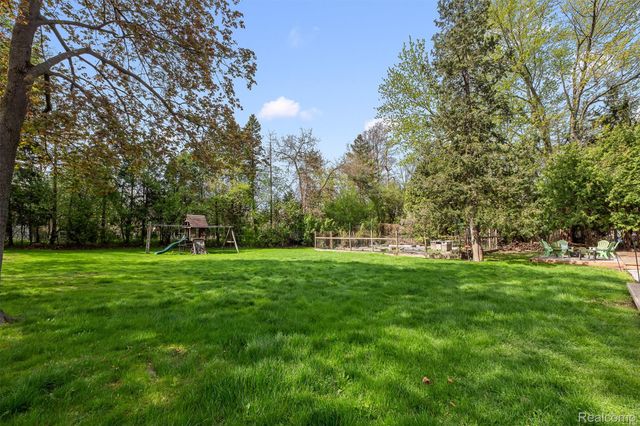 3937 Englewood Court, West Bloomfield Charter Township, MI 48323