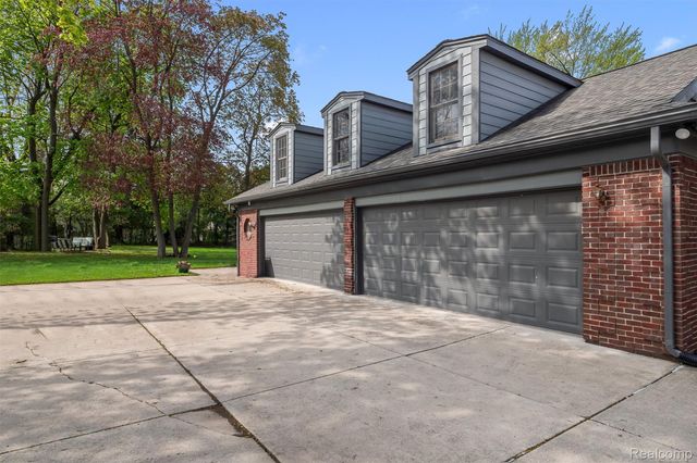 3937 Englewood Court, West Bloomfield Charter Township, MI 48323