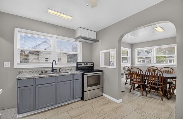 925 Lockwood AVENUE, Racine, WI 53403