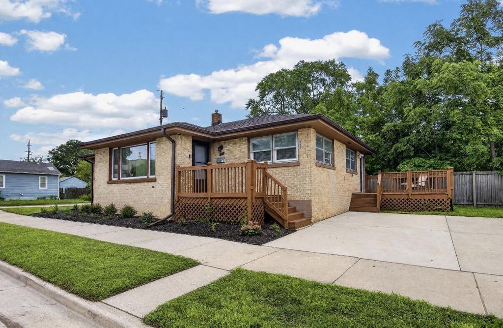 925 Lockwood AVENUE, Racine, WI 53403