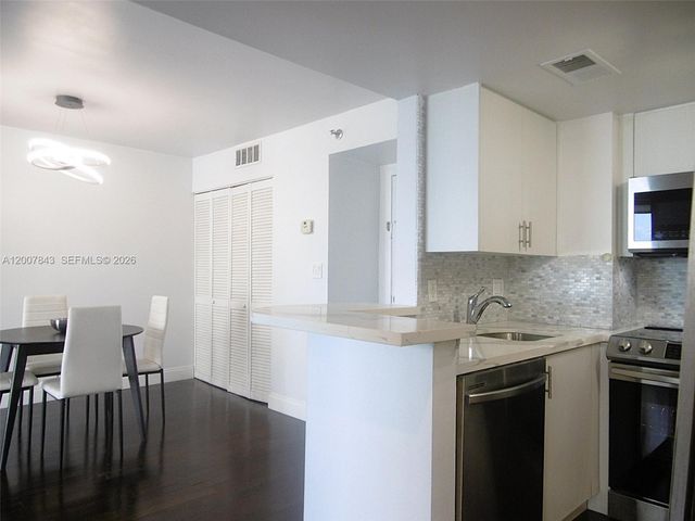 770 Claughton Island Dr 2011, Miami, FL 33131