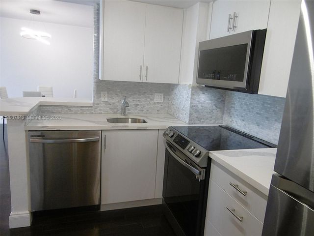 770 Claughton Island Dr 2011, Miami, FL 33131