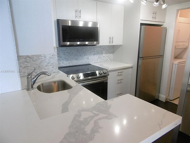 770 Claughton Island Dr 2011, Miami, FL 33131