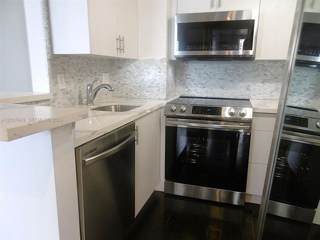 770 Claughton Island Dr 2011, Miami, FL 33131