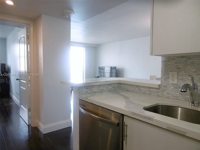 770 Claughton Island Dr 2011, Miami, FL 33131