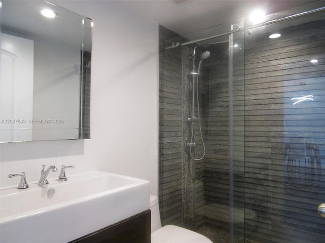 770 Claughton Island Dr 2011, Miami, FL 33131