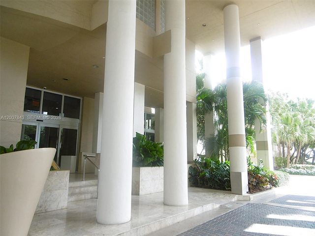 770 Claughton Island Dr 2011, Miami, FL 33131