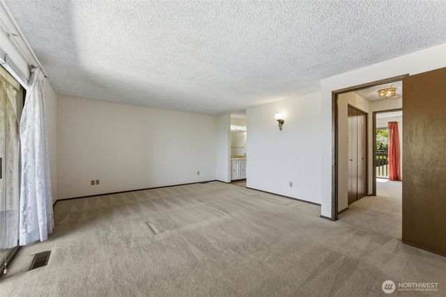 611 SW 293rd Street, Federal Way, WA 98023