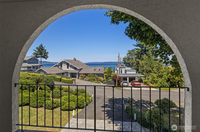 611 SW 293rd Street, Federal Way, WA 98023